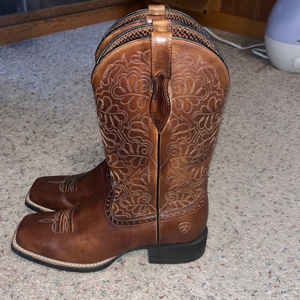 ARIAT cowgirl boots